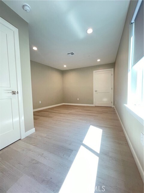 Building Photo - 4251 Live Oak Ave