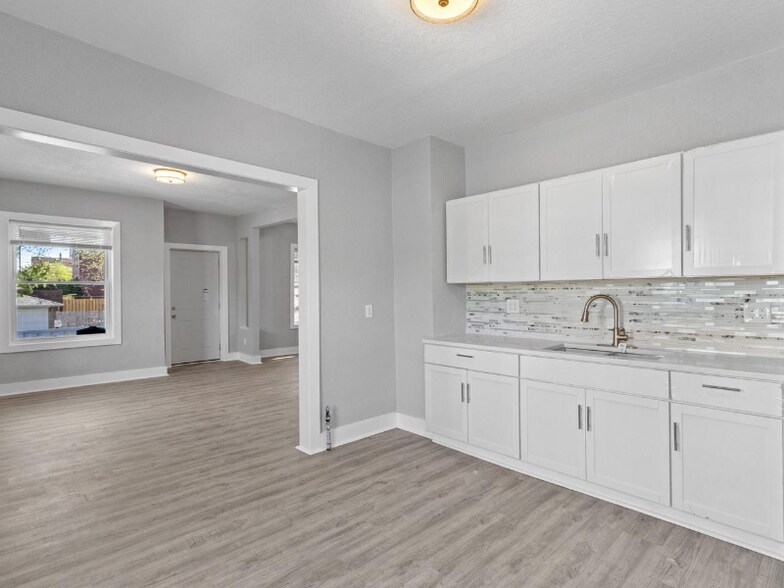 Building Photo - 812 E Burleigh St