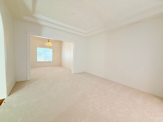 Building Photo - 16775 SW Springwater Ln