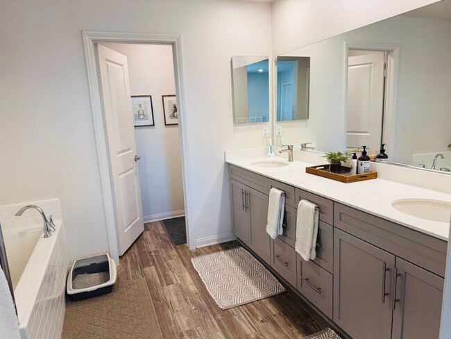Building Photo - Experience Luxury Living With 4 Bedrooms o...