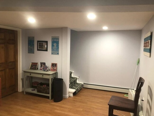 Building Photo - 5106 W Sunnyside Ave