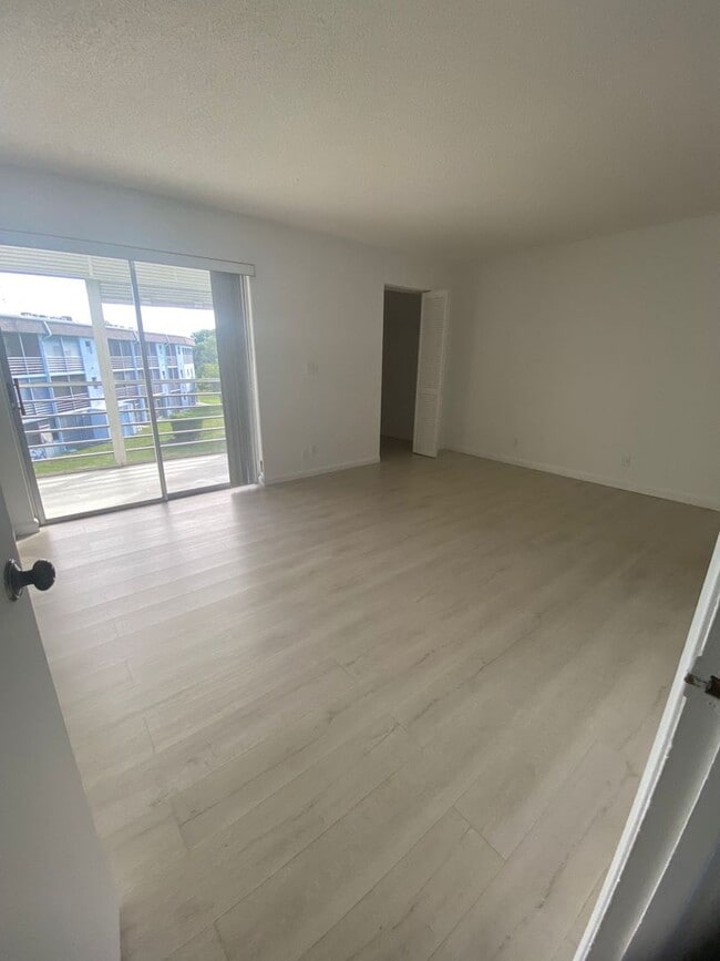 Building Photo - 2200 Springdale Blvd