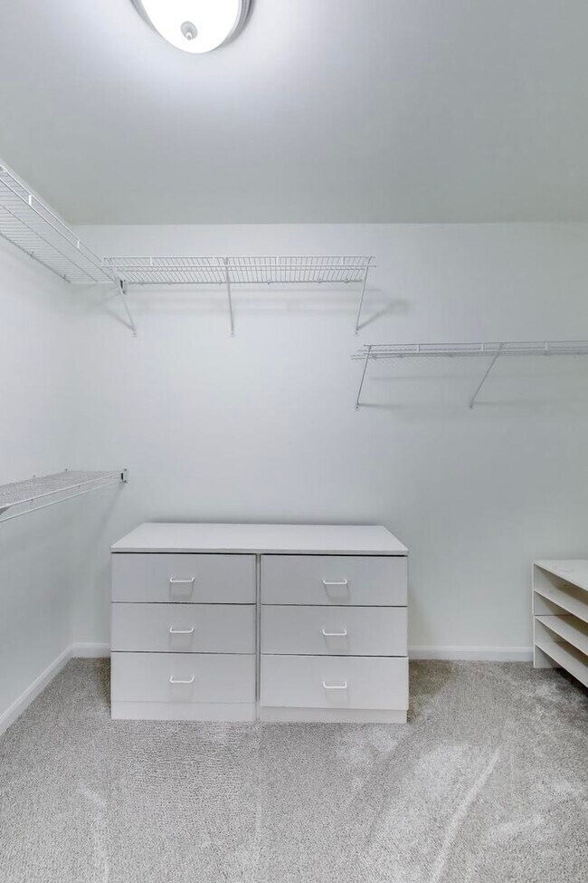 Building Photo - 325 N Water St