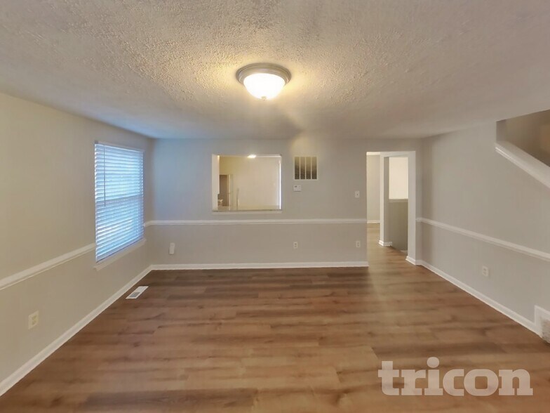 Building Photo - 2551 Log Mill Ct