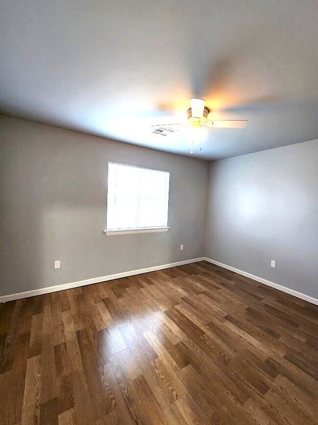 Building Photo - Campbell St Duplex