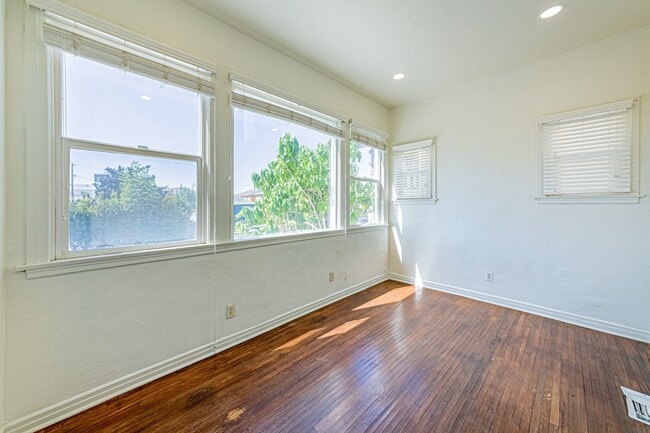 Building Photo - 2943 Walton Ave