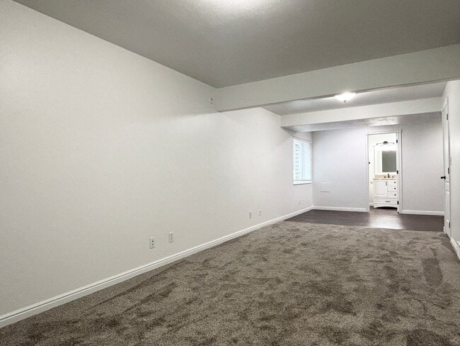 Building Photo - Beautiful Draper Townhome at Bella Monte!