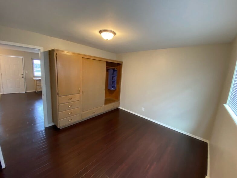 Building Photo - 3655 13th Ave W