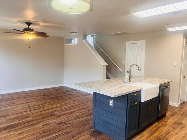 Building Photo - 15 Wineberry Pl