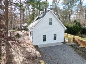 Building Photo - 3100 Dogwood Dr