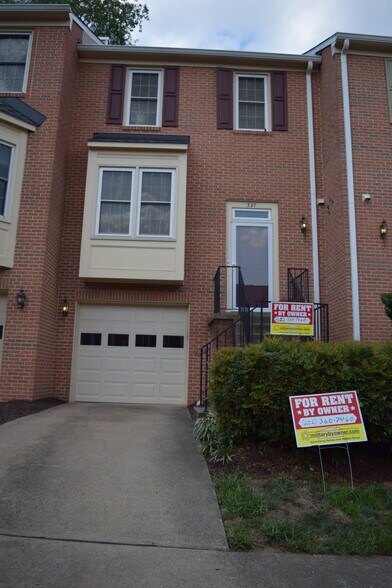 Attached garage - 397 S Pickett St