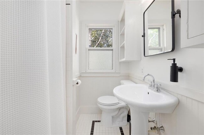 Building Photo - 14 Greenough Pl