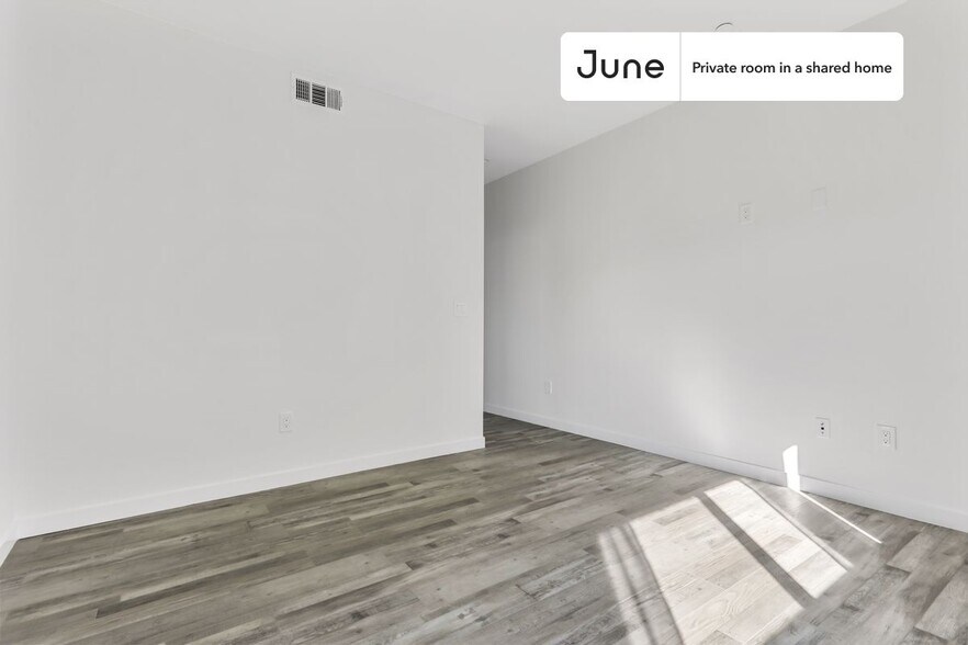 Building Photo - Room in Shared 5 bed/7 bath home