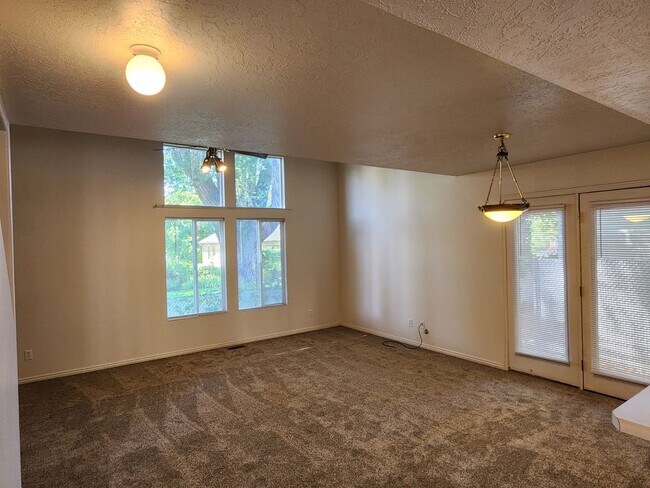 Building Photo - 129 W 100 N