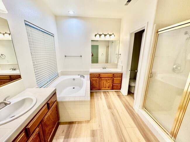 Building Photo - North Clovis 3/2 Near Buchanan Education C...