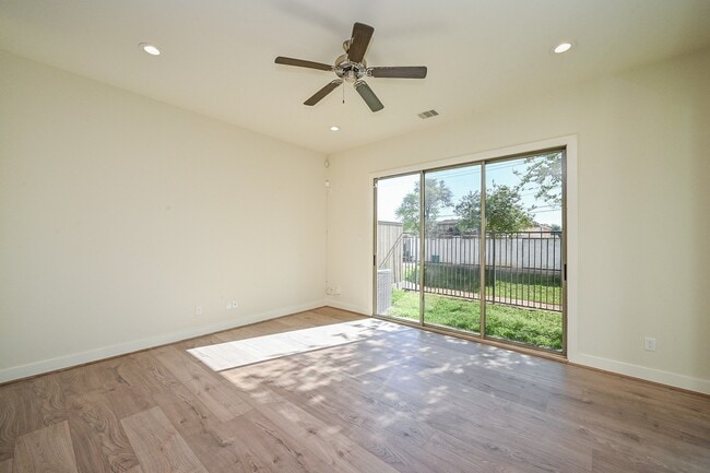 Building Photo - 1106 Fuschia Rd