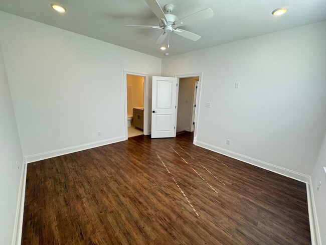 Building Photo - 3BR/3.5BA For Rent in South Grove