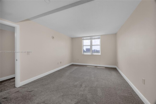 Building Photo - 3000 Coral Wy