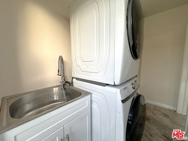 Building Photo - 2027 Euclid St