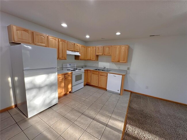 Building Photo - 1279 Pinewood Trail