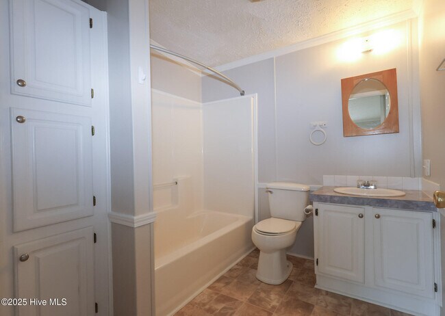 Building Photo - 232 Castlebury Ln