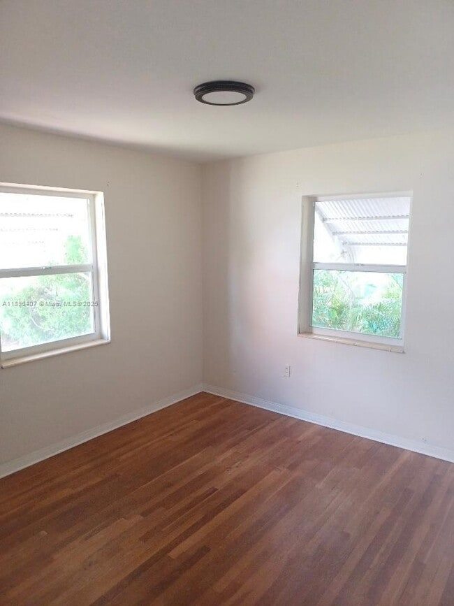 Building Photo - 3670 SW 20th St