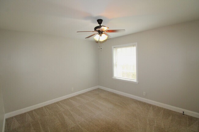 Building Photo - (Coming Soon) 2 Bedroom Condo on Park Road!