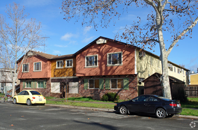 Primary Photo - Las Fuentes Apartments