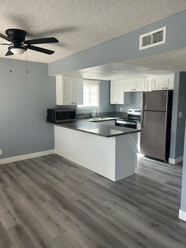 Building Photo - 6240 Bellota Dr