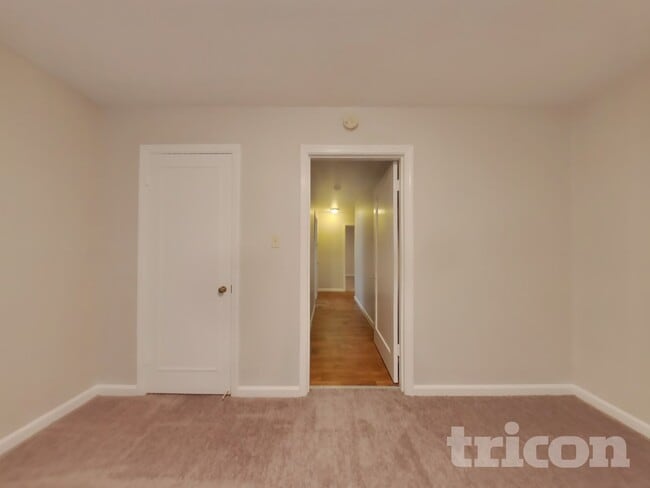 Building Photo - 2749 El Rey St