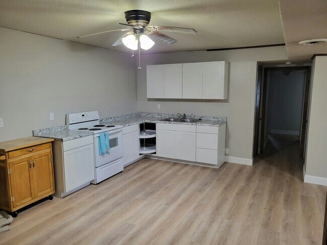 Building Photo - 4510 Mockingbird Dr NE