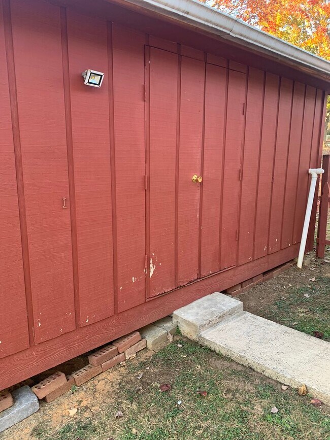 Building Photo - 3 Bedroom / 1.5 Bath One level Home  Gray TN 37615