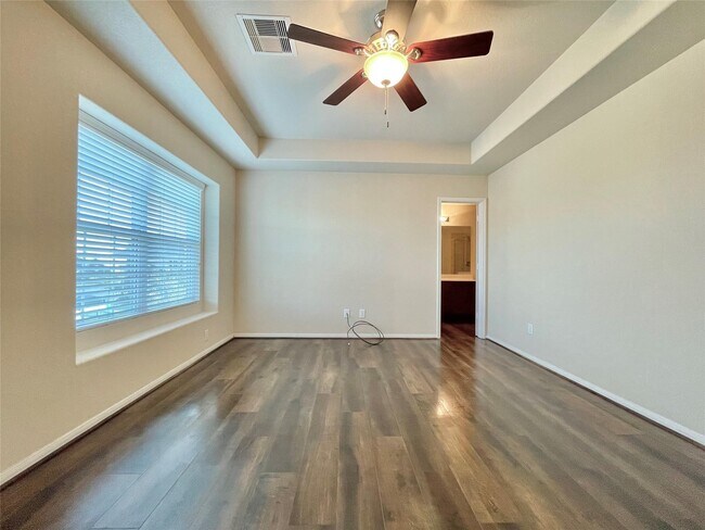 Building Photo - 14903 Vinegrove Falls Ct