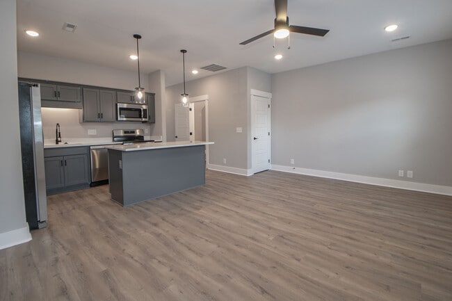 Building Photo - 1604 Jonathan Wade Cir