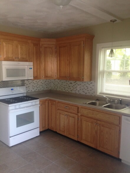 Building Photo - 34 Smith Ave