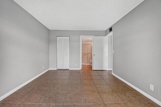 Building Photo - 629 Sea Pine Way