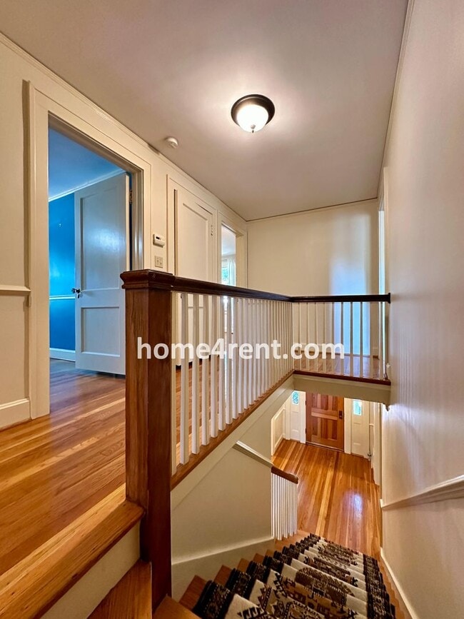 Building Photo - Charming Dutch Colonial in Brookside w/ an Updated Kitchen, Wood Floors, Fenced Yard and a Finish...