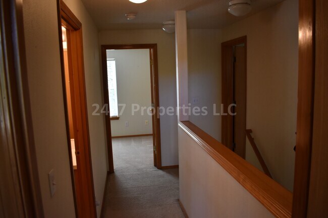 Building Photo - Beautiful 3 BD | 2.5 BA Duplex in Wine Cou...