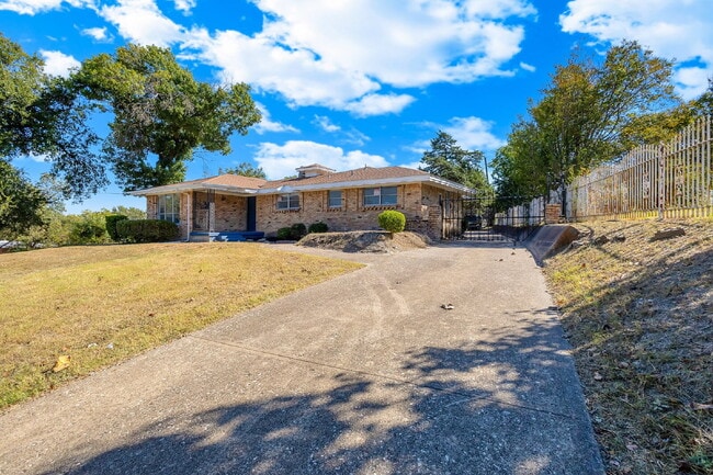 Building Photo - Beautiful Single-Story Home for Rent in Da...