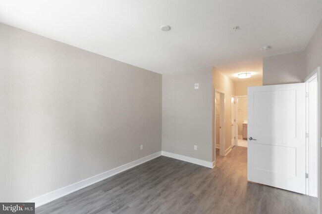 Building Photo - 145 Riverhaven Dr