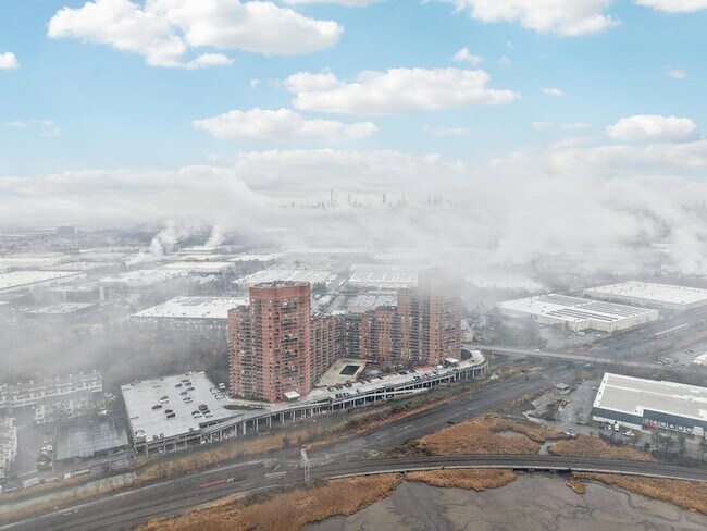 Building Photo - 530 Harmon Cove Tower