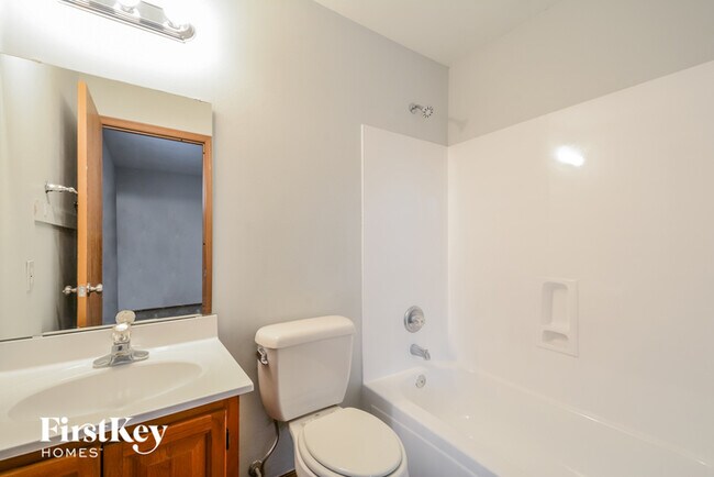 Building Photo - 210 Briar Valley Ct S