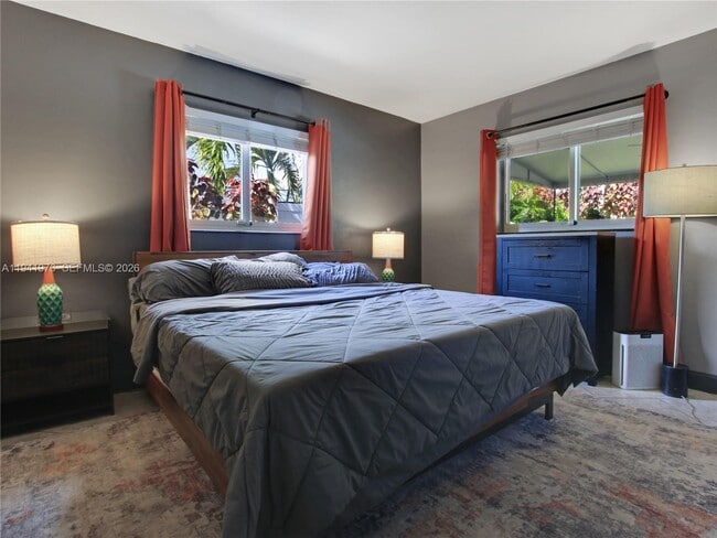 Building Photo - 1561 NE 47th St