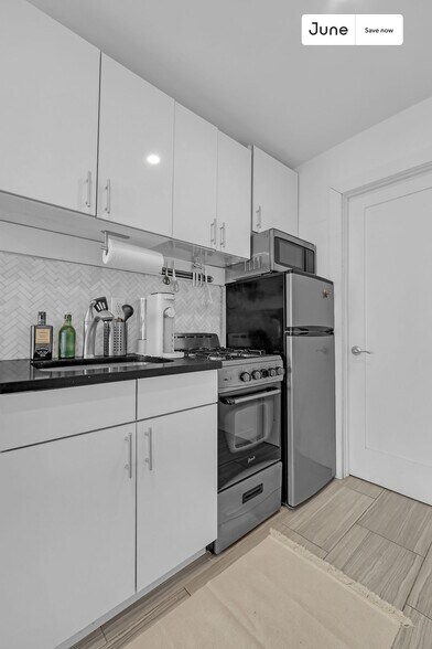 Building Photo - 534 E 14th St