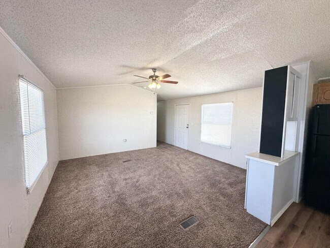 Building Photo - 3 Bed 2 Bath Sitting on 2 Acres