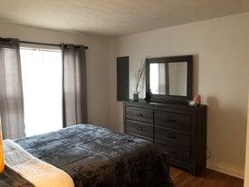 Building Photo - Barmann Avenue Apartments