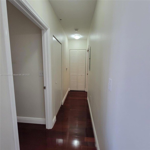 Building Photo - 2775 NE 187th St