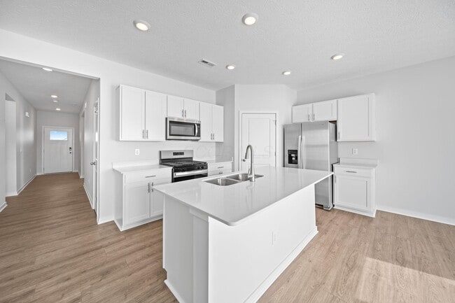 Building Photo - 511 Darliene Dr