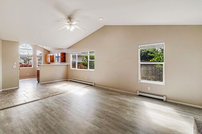 Building Photo - 3 bedroom home with fenced yard and garage in desirable neighborhood!