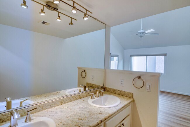 Building Photo - 938 18th St